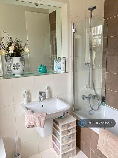 1 Bedroom Flat To Rent In The Parade, Oxon, OX27