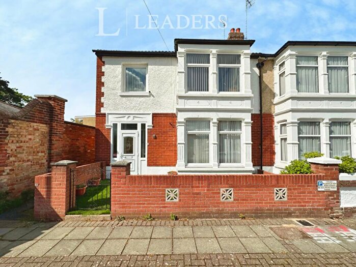 3 Bedroom End Of Terrace House For Sale In Park Grove, Portsmouth, Hampshire, PO6