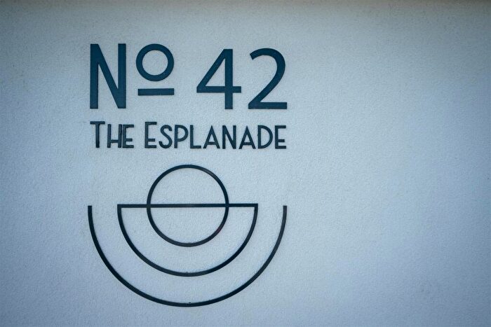 2 Bedroom Apartment For Sale In The Esplanade, Frinton-On-Sea, CO13