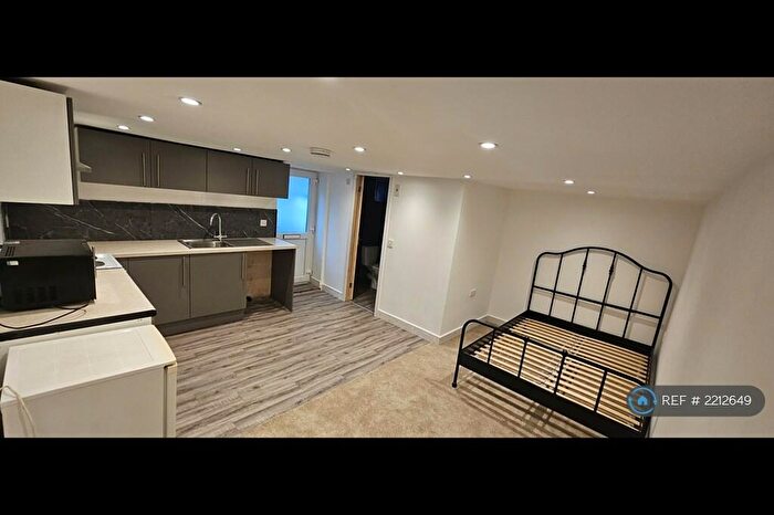 Studio To Rent In Norwood Road, Huddersfield, HD2