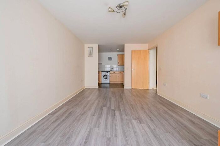 2 Bedroom Flat To Rent In Cline Road, Bounds Green, London, N11