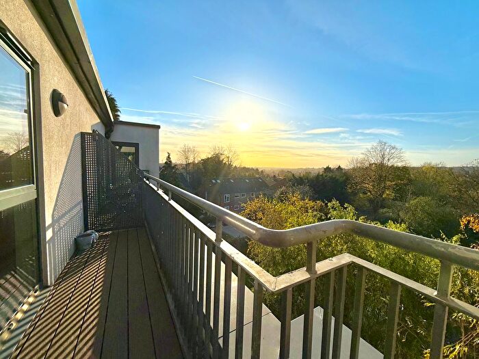 2 Bedroom Flat To Rent In Holden Avenue, London, N12