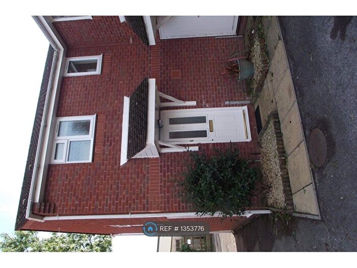 2 Bedroom Flat To Rent In Camellia Drive, Warminster, BA12
