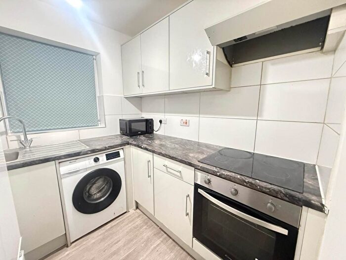 3 Bedroom Flat To Rent In Pinn Close, Cowley, UB8
