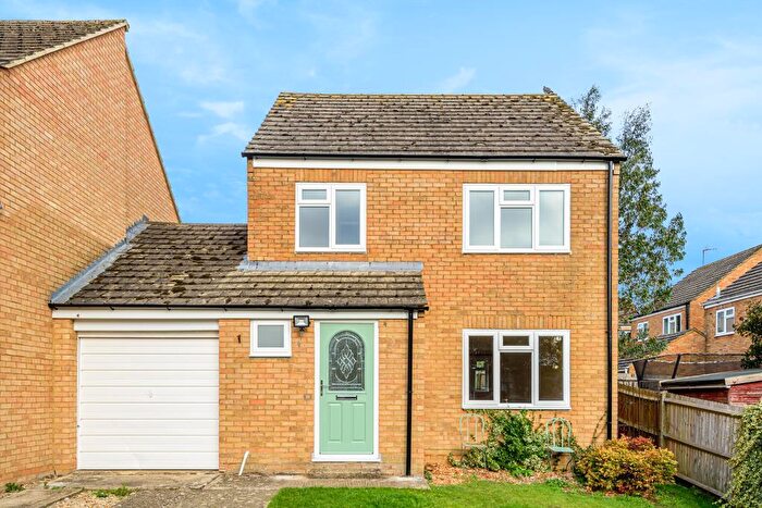 3 Bedroom Link Detached House To Rent In Middle Barton, Oxfordshire, OX7