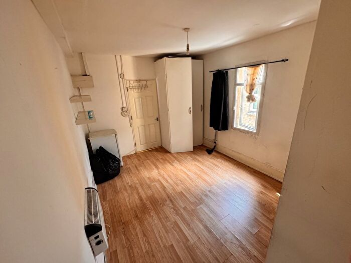 Studio To Rent In Hertford Road, Enfield, EN3