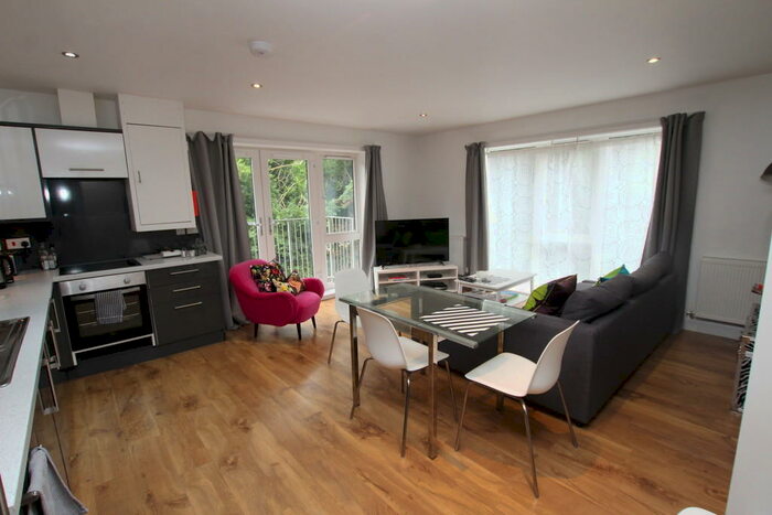 2 Bedroom Apartment To Rent In Elm Walk Place, Cranmer Street, Nottingham, NG3