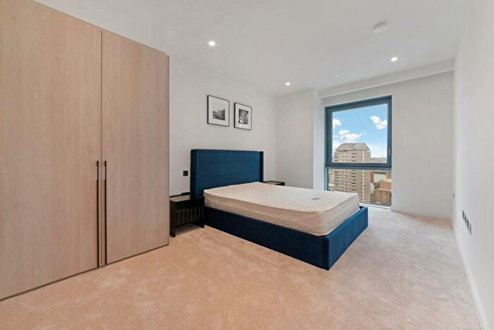 2 Bedroom Apartment To Rent In Aspen, Marsh Wall, London, E22