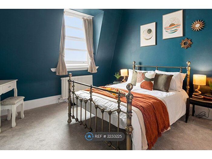 1 Bedroom Flat To Rent In Powderham Terrace, Teignmouth, TQ14