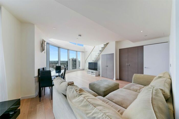3 Bedroom Flat To Rent In Charrington Tower, Biscayne Avenue, Lond, Charringto, E14