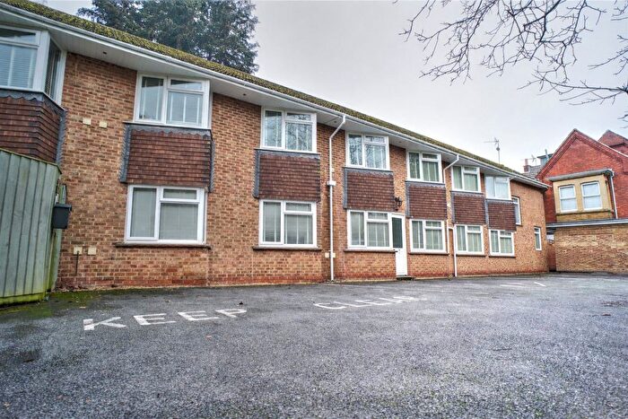 1 Bedroom Flat For Sale In Bath Road, Old Town, Swindon, Wiltshire, SN1
