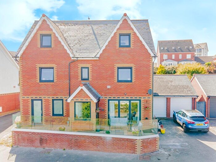 5 Bedroom Detached House For Sale In Clos Y Fulfran, Barry, CF62