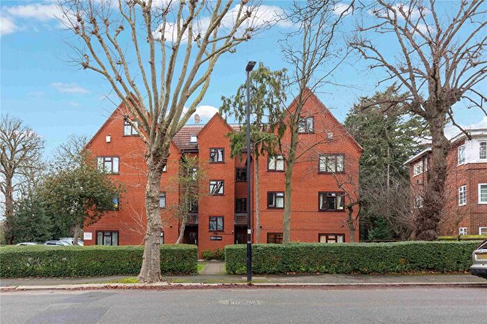 3 Bedroom Flat For Sale In Castlebar Park, Ealing, W5
