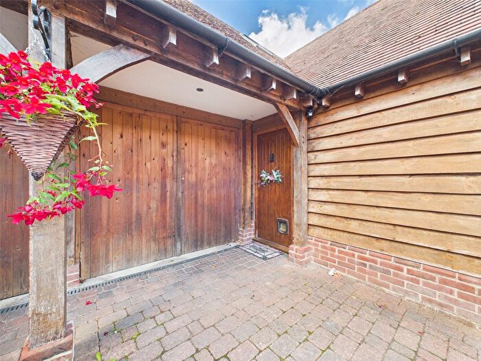 3 Bedroom Barn Conversion To Rent In High Street, Chinnor, Oxfordshire, OX39