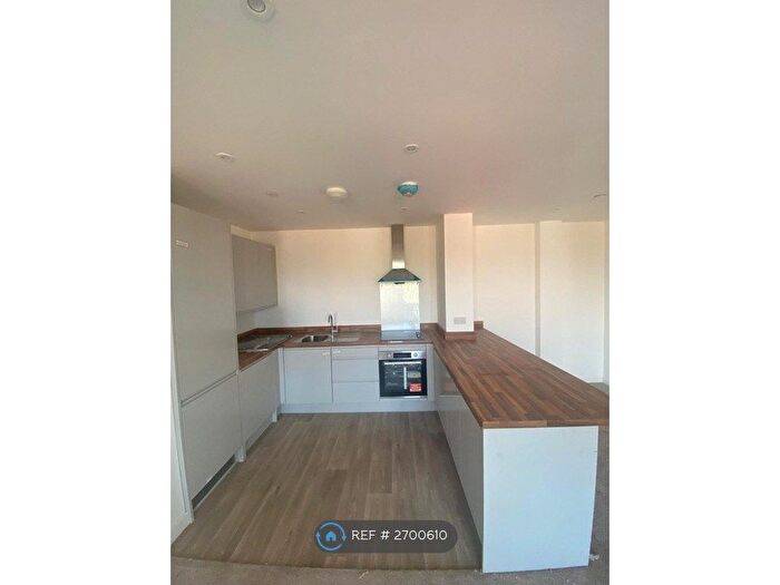 2 Bedroom Flat To Rent In Lansdowne Hill, London, SE27