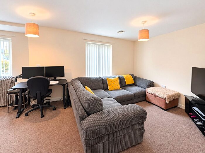 1 Bedroom Flat For Sale In Piggott Place, Spicer Mews, Slough, SL3