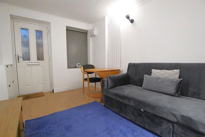 Studio To Rent In Pershore Close, Wellingborough, NN8