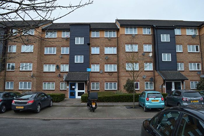 2 Bedroom Flat To Rent In Cubitt Square, Southall, UB2