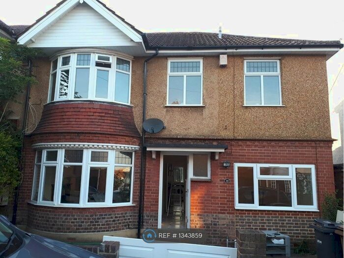 5 Bedroom Semi-Detached House To Rent In Alton Road, Luton, LU1