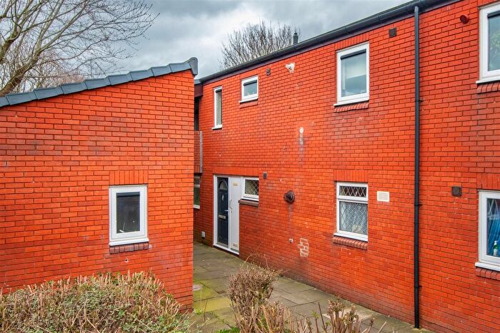 3 Bedroom Flat For Sale In Fell View, Chorley, PR6