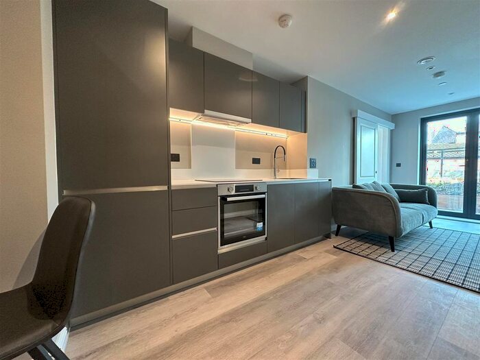 1 Bedroom Flat To Rent In Springwell Gardens, Whitehall Road, Leeds, LS12