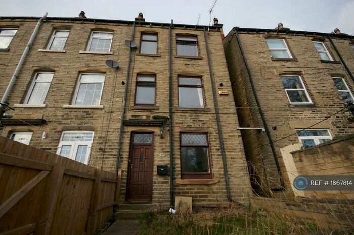 3 Bedroom End Of Terrace House To Rent In Mill Hill Lane, Brighouse, HD6