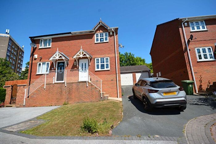 2 Bedroom Semi Detached House For Sale In St. James Close, Leeds, West Yorkshire, LS12
