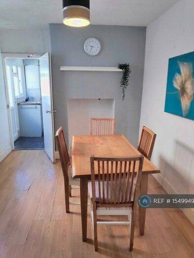 4 Bedroom Terraced House To Rent In Newhall Street, Swindon, SN1