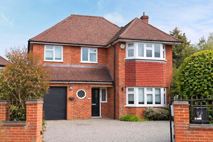 4 Bedroom Detached House For Sale In Sidney Road, Walton-On-Thames, KT12