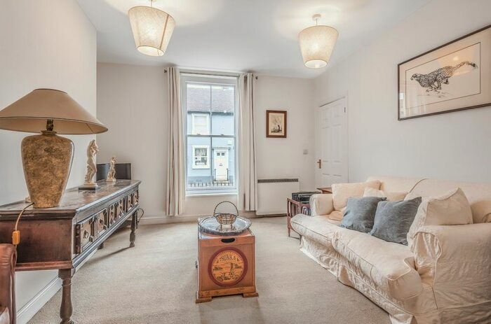 2 Bedroom Flat To Rent In Bedford Chambers, Southgate, Chichester, PO19