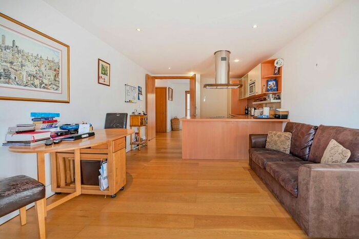 2 Bedroom Flat To Rent In Epsom Road, Guildford, GU1