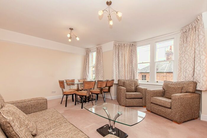 2 Bedroom Flat To Rent In Walton Crescent, Oxford, OX1