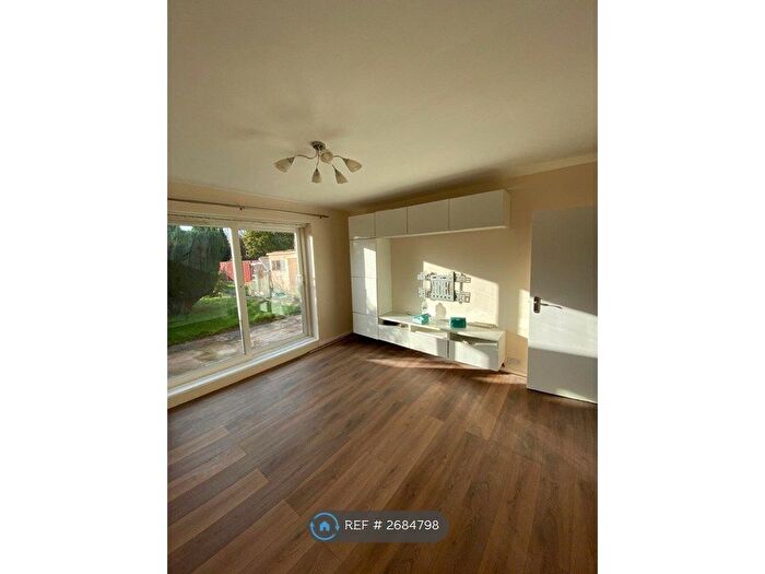 3 Bedroom Semi Detached House To Rent In Stormont Way, Chessington, KT9