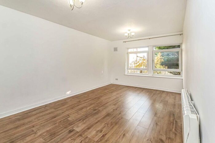 1 Bedroom Flat To Rent In Morden Road, Wimbledon, SW19