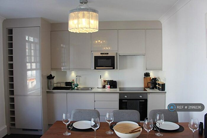 3 Bedroom Flat To Rent In West Street, Brighton, BN1