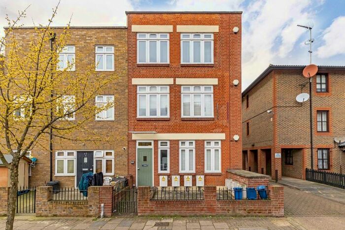 2 Bedroom Flat To Rent In Hertford Road, London, N1