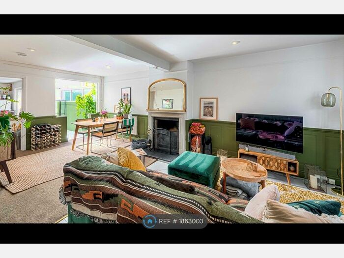 3 Bedroom Terraced House To Rent In Woodview, Arundel, BN18