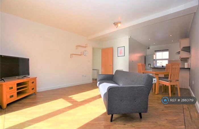 2 Bedroom Flat To Rent In Pullman Court, Leeds, LS27