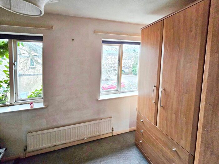 2 Bedroom End Of Terrace House For Sale In Timber Pond Road, London, SE16