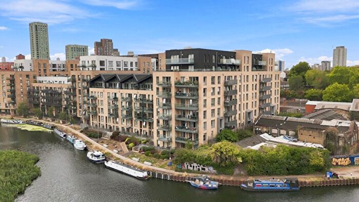 2 Bedroom Flat For Sale In Thorpe Court, Bow, E3