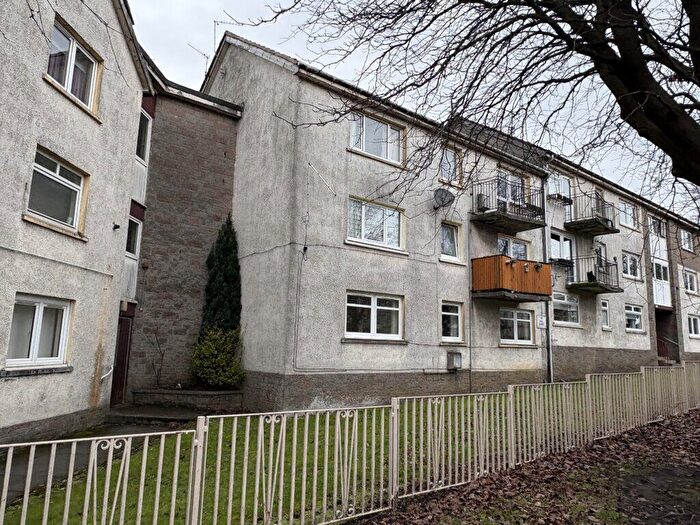 3 Bedroom Flat To Rent In Deedes Street, Airdrie, ML6