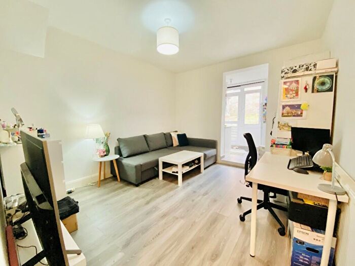 Studio To Rent In East Barnet Road, East Barnet, EN4
