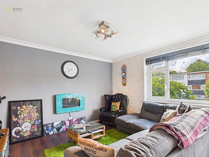 1 Bedroom Apartment For Sale In Garrard Gardens, Sutton Coldfield, B73