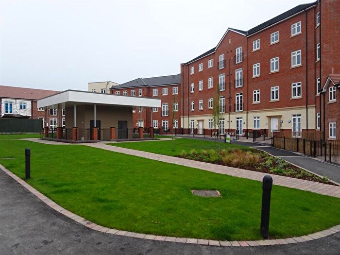 2 Bedroom Flat To Rent In Abbotsbury Court Rumbush Lane Dickens Heath, B90