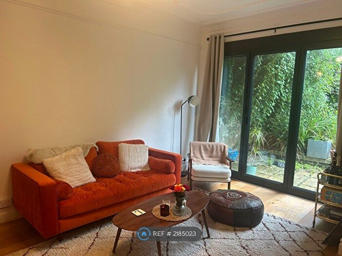 1 Bedroom Flat To Rent In Broxholm Road, London, SE27