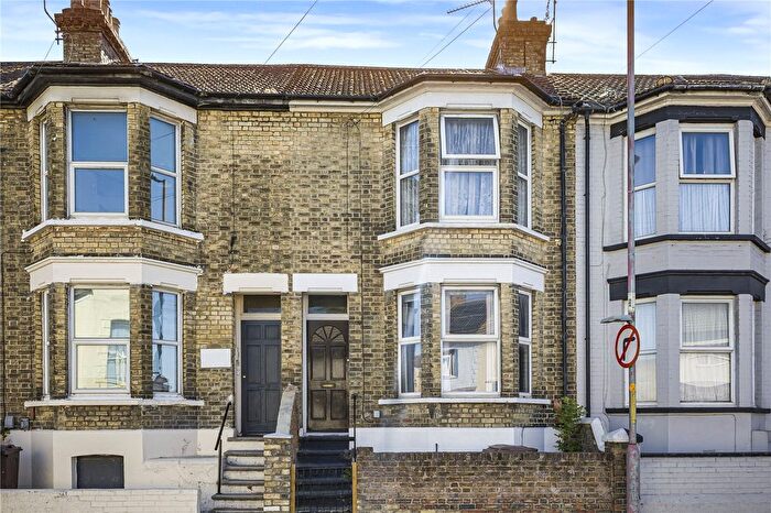 2 Bedroom Flat For Sale In Canterbury Street, Gillingham, Kent, ME7