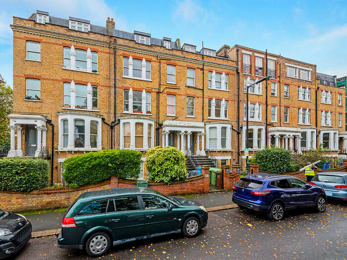 Apartment To Rent In The Gardens, East Dulwich London, SE22