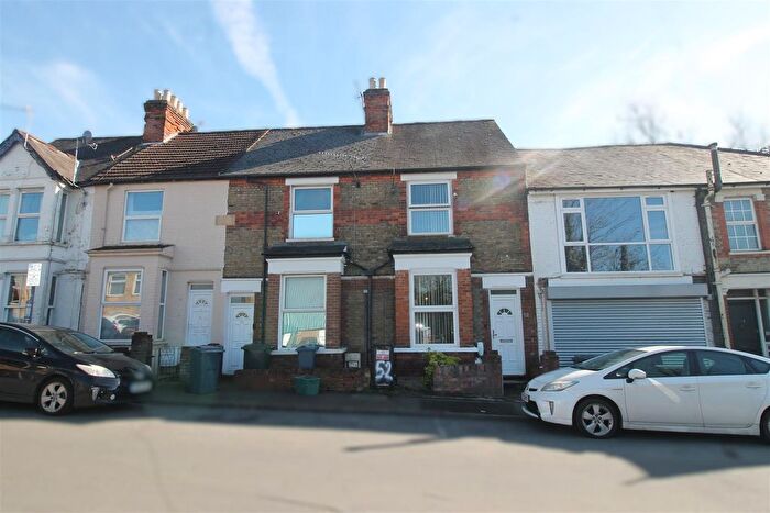 2 Bedroom Terraced House For Sale In Victoria Street, High Wycombe, HP11