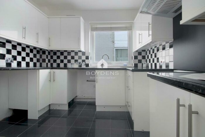 2 Bedroom Flat To Rent In Landseer Court, Clacton On Sea, CO15