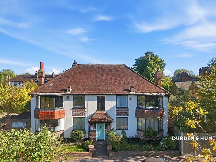 2 Bedroom Apartment For Sale In Forest Court, Leytonstone, E11